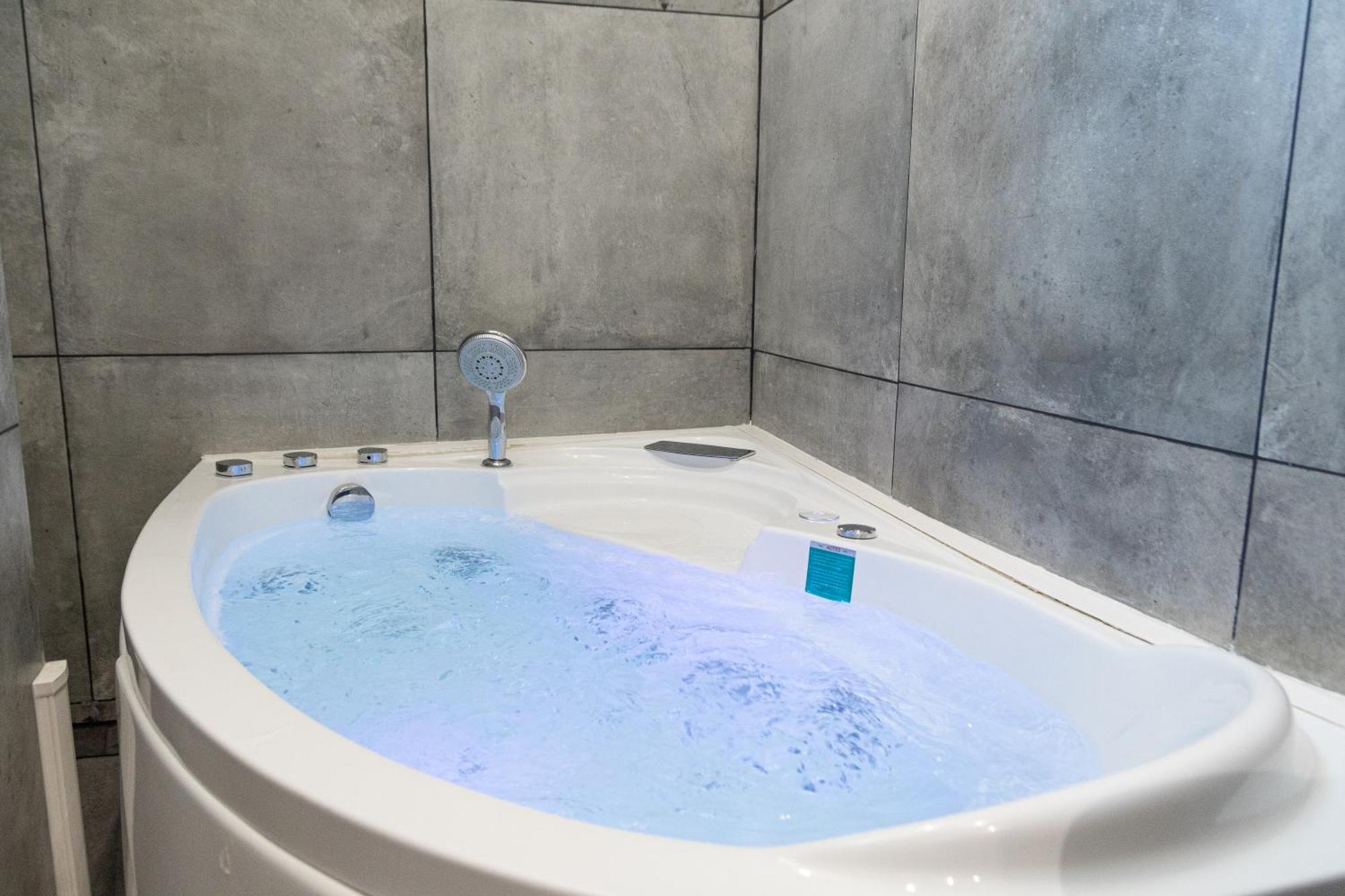 Lavie Maison Eiffel Ac Hot Tub París Exterior foto